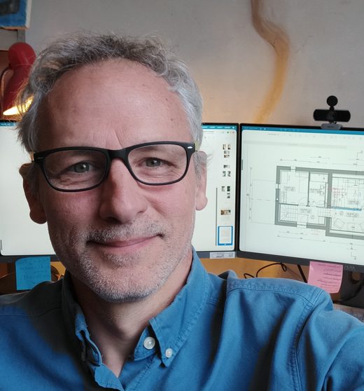 Frank Servais, certificateur PEB et auditeur logement en région liégeoise, sur chantier